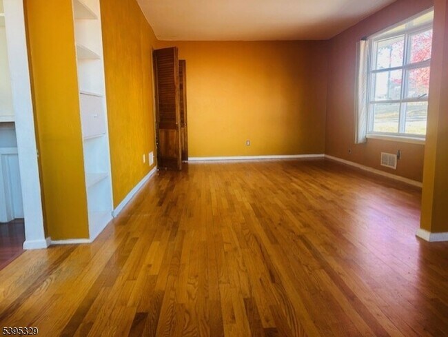 Foto del edificio - 120 Parsippany Rd