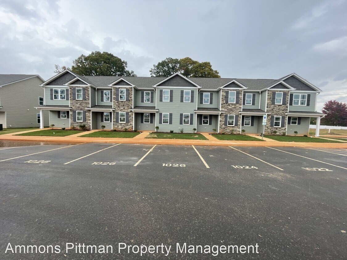 Foto del edificio - 3 br, 2.5 bath House - 1020 Peony Lane