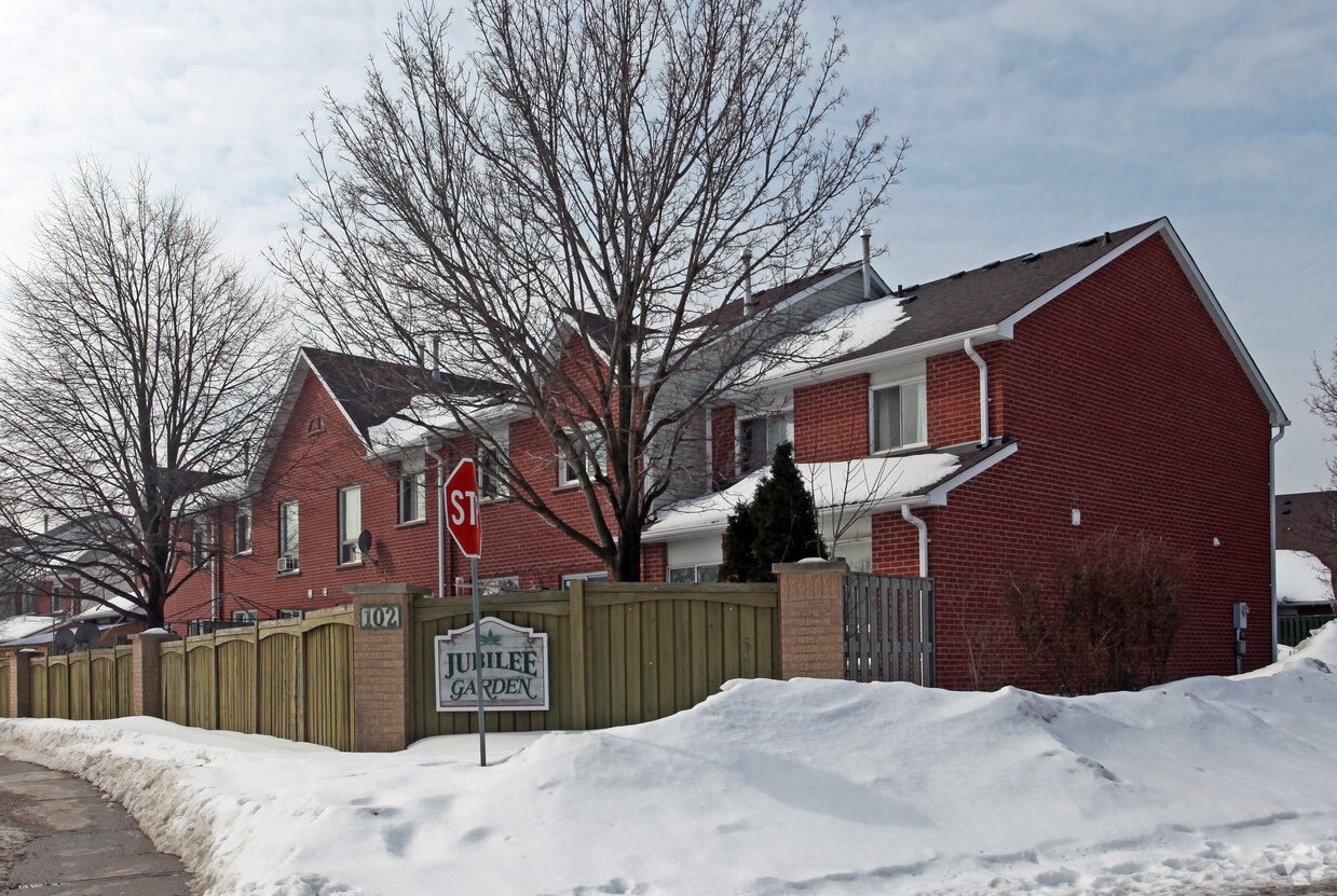 Building Photo - 102 Yorkland St