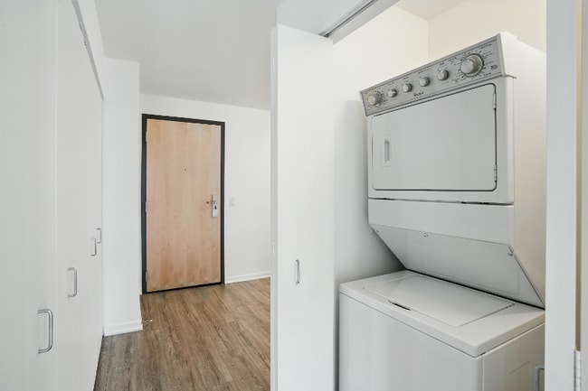 Building Photo - 1372 S Wabash Ave