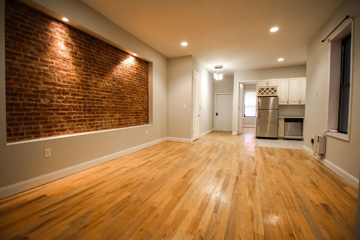 Primary Photo - 979 Seneca Ave