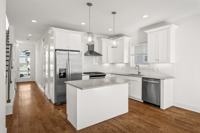 Building Photo - 21 Shepard St