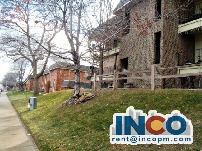 Foto del edificio - 4647 S Lowell Blvd