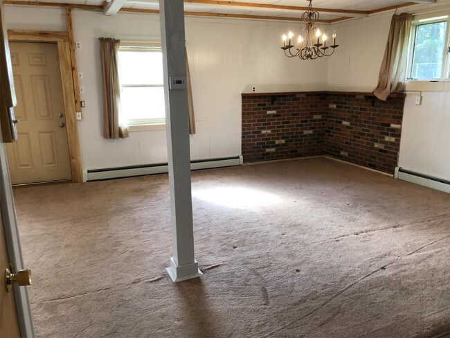Building Photo - 653 Love Rd