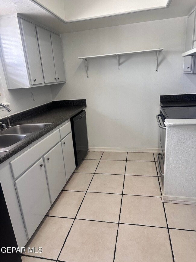 Building Photo - 6700 Escondido Dr