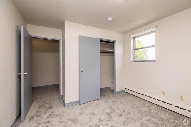 1BR, Den - 710SF - Primary Bedroom - Kenwood Manor Apartments