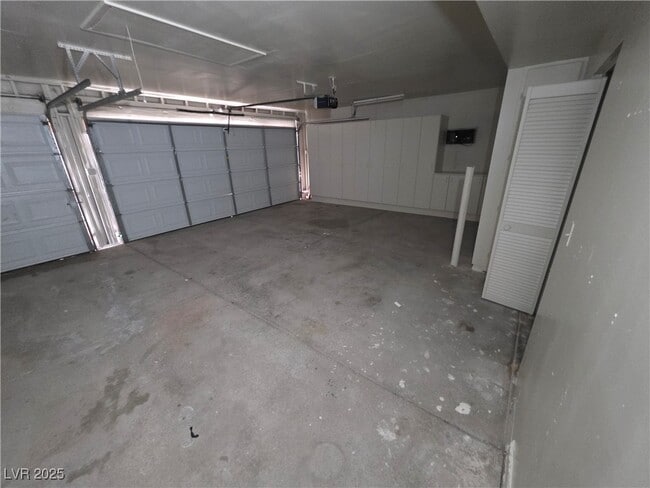 Building Photo - 321 S Bent Creek Dr