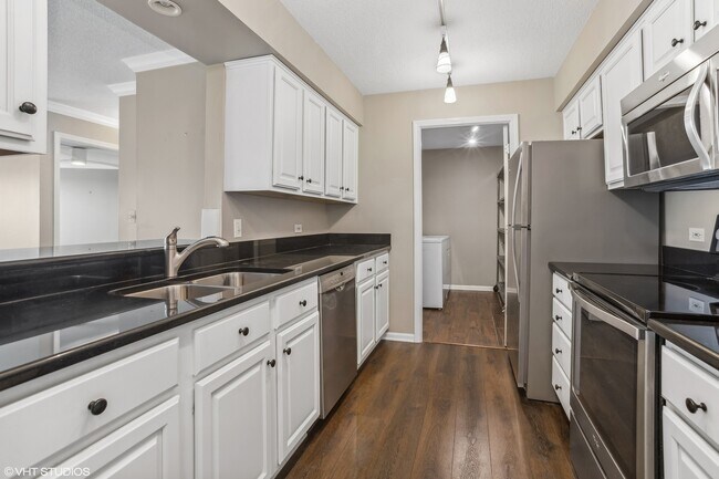 Building Photo - 470 Fawell Blvd