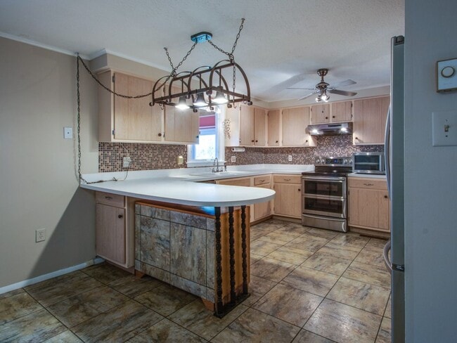 Building Photo - YEAR ROUND - Sandy Brae
