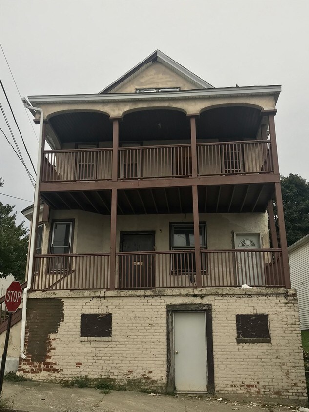 401 Smith St Unit 1 Rear, Dunmore, PA 18512 Apartment for Rent in