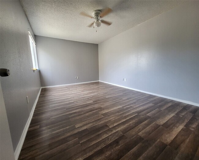 Building Photo - 12510 Newbrook Dr
