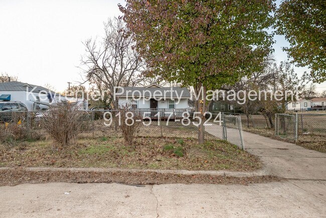 Foto del edificio - 2 Bed | 1 Bath East Tulsa with Spacious Back yard!