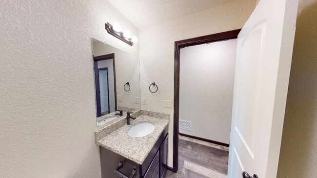 Building Photo - Stylish Living in a 3-Bed, 2-Bath Townhome with a 2-Car Garage