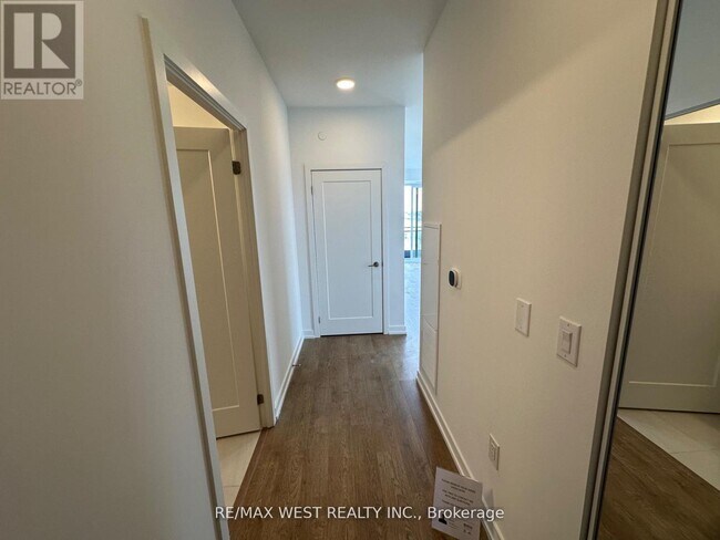 Photo du bâtiment - 9763 Markham Rd