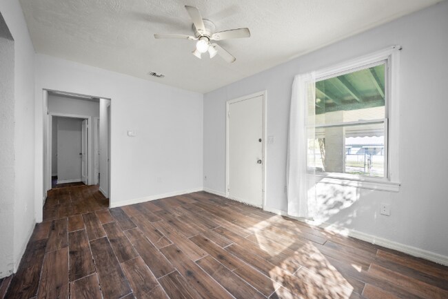 Foto del edificio - 1602 Wambolt St