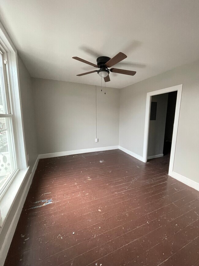 221 W King St Unit 2, Strasburg, VA 22657 Apartments in Strasburg, VA