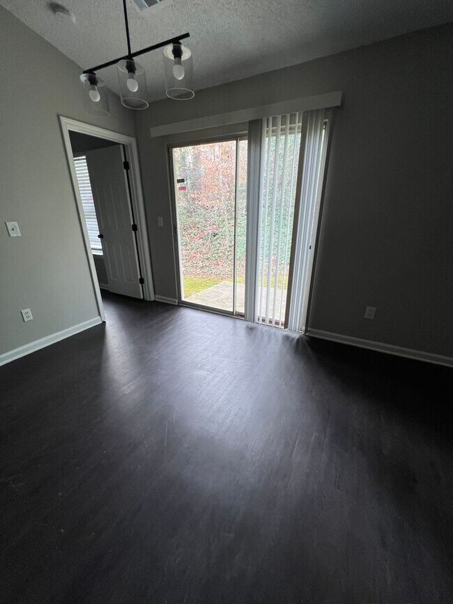 Building Photo - 4 Bedroom/ 2 Bath Single Family Home!!!