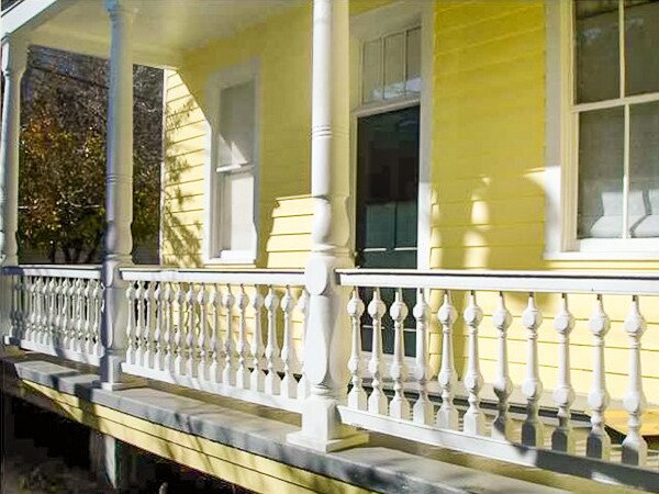 Building Photo - Downtown Apartment Close to CofC