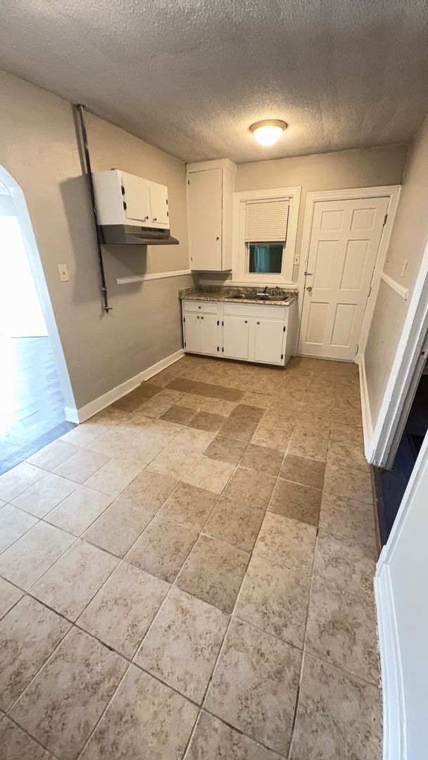 Foto del edificio - Charming 1 bedroom 1 bathroom Duplex - 1/2...