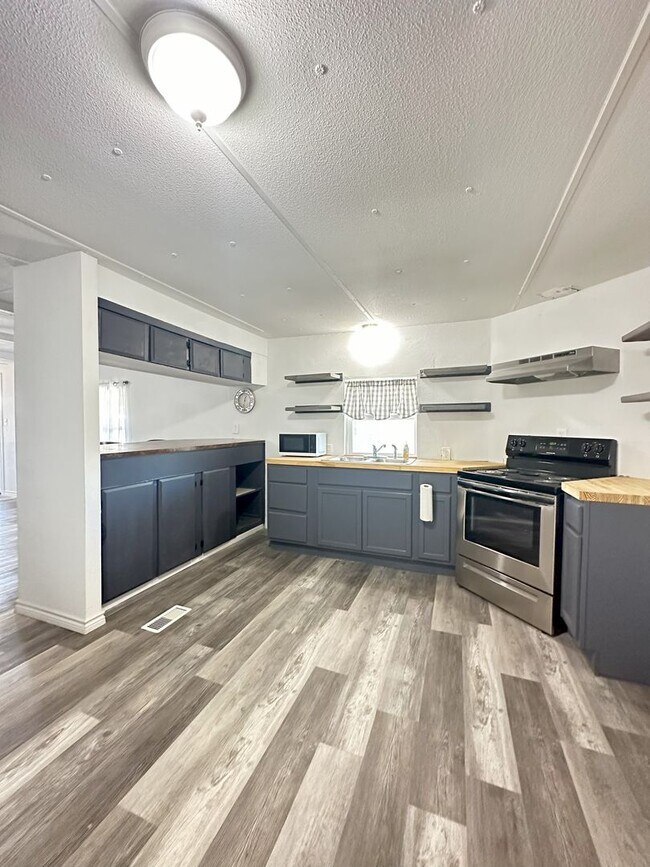 Building Photo - Recently remodeled 4 bedrooms 2 baths home