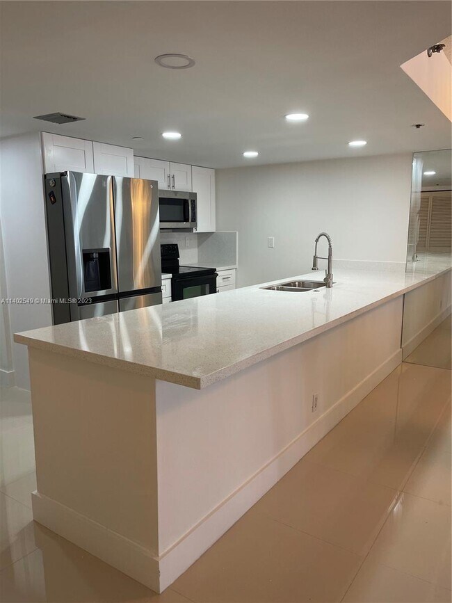 Foto del edificio - 1717 N Bayshore Dr