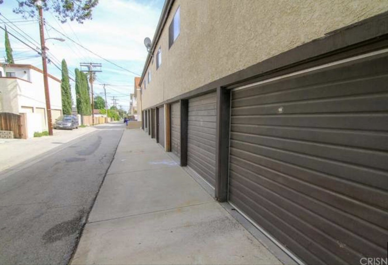 17179 Chatsworth St, Los Angeles, CA 91344 Condo for Rent in Los
