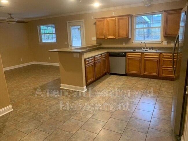 Building Photo - 1204 Scott St