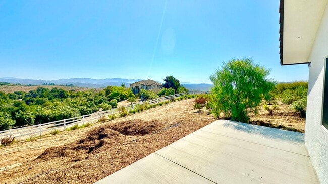 Building Photo - Beautiful Newer Custom Construction Detach...
