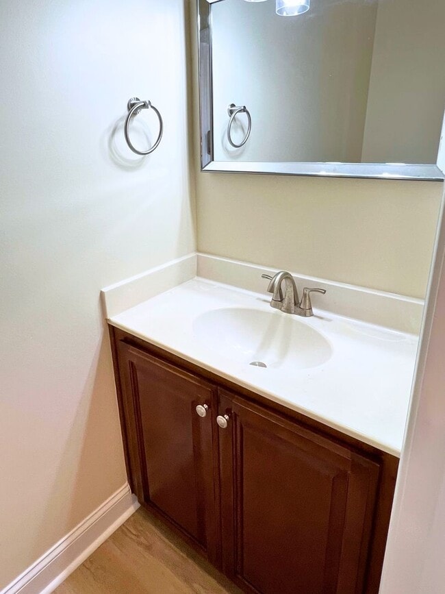 Building Photo - Updated 3/2 close to I95