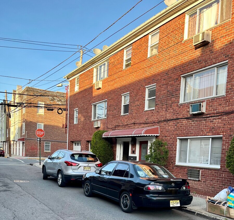 376 Henry St, Fairview, NJ 07022 Apartments in Fairview, NJ