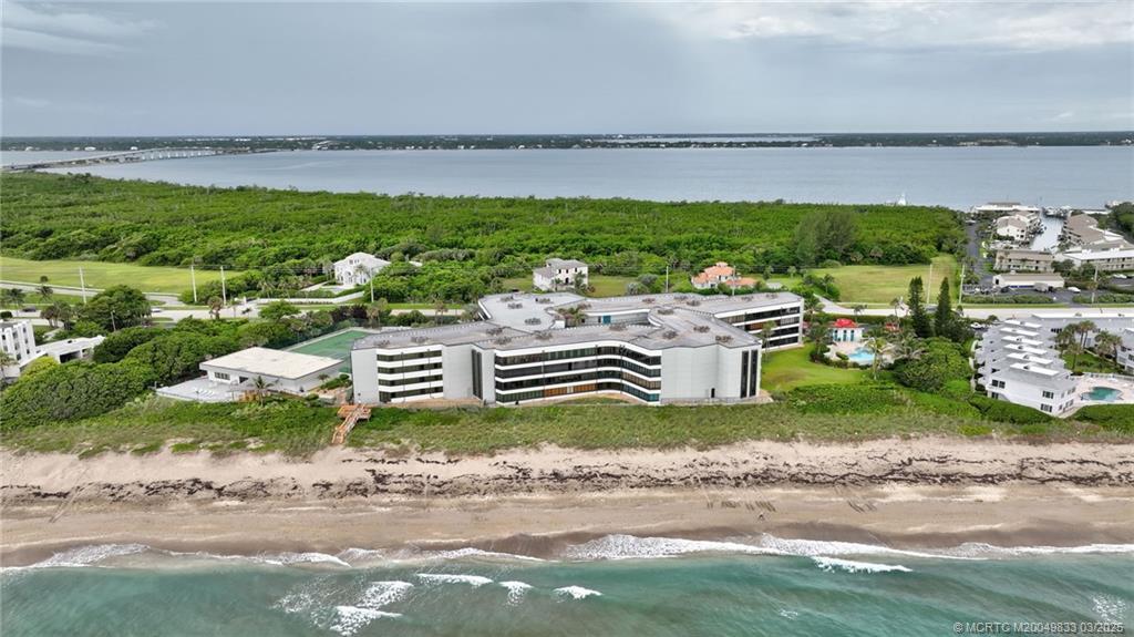 Foto principal - 1357 NE Ocean Blvd