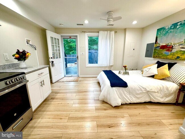 Foto del edificio - 8301 Windfall Rd
