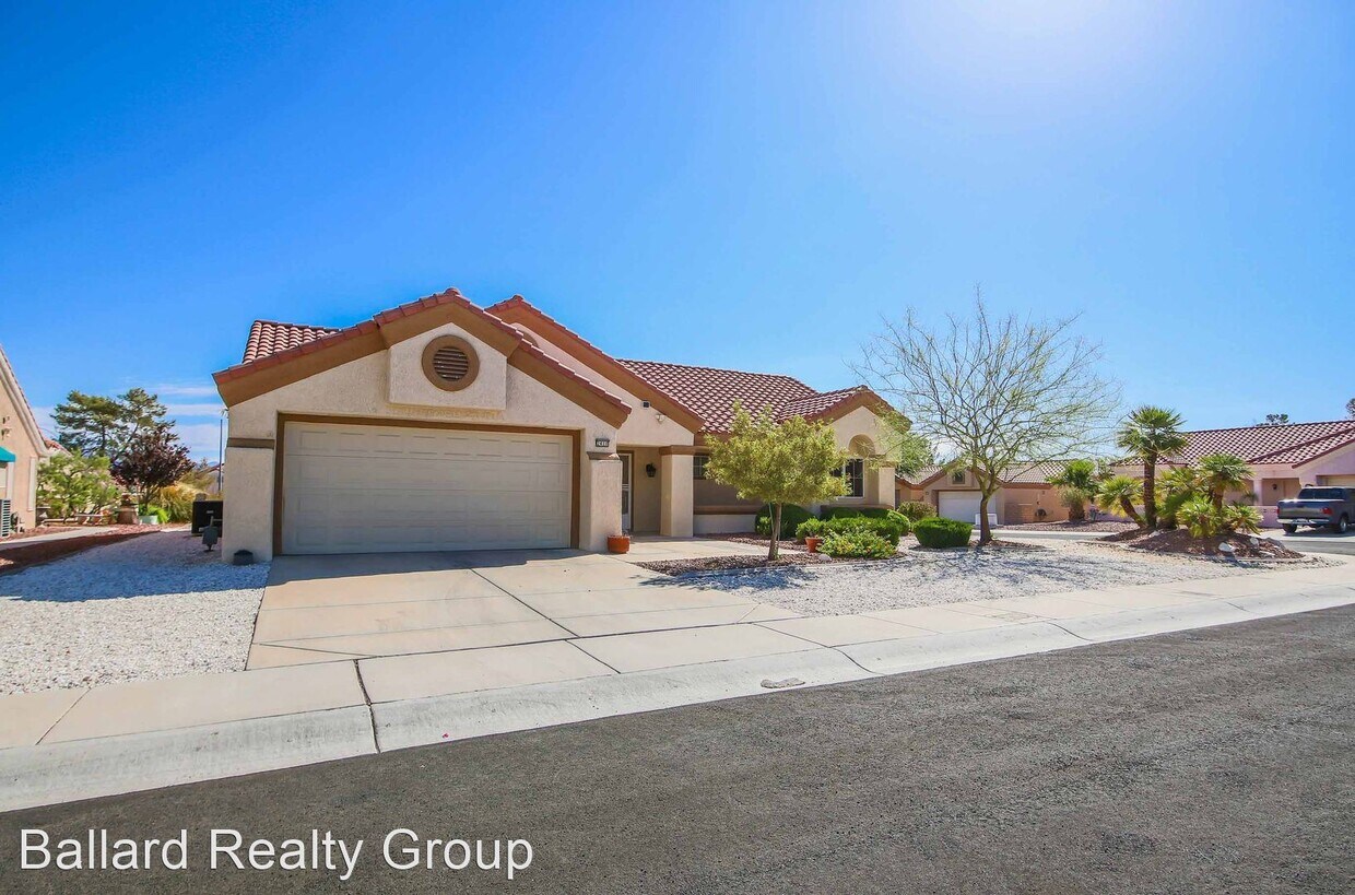 Foto principal - 2 br, 2 bath House - 2400 Desert Glen Drive