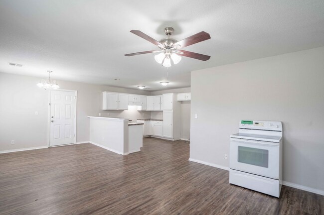 Building Photo - 3 Bed / 2 Bath in Tulsa!