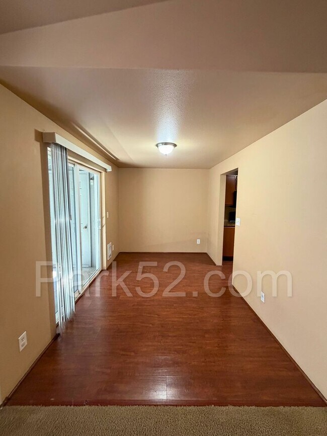 Building Photo - 1st Full Month Free! Puyallup Area 2 Bedroom 2nd Floor Apartment