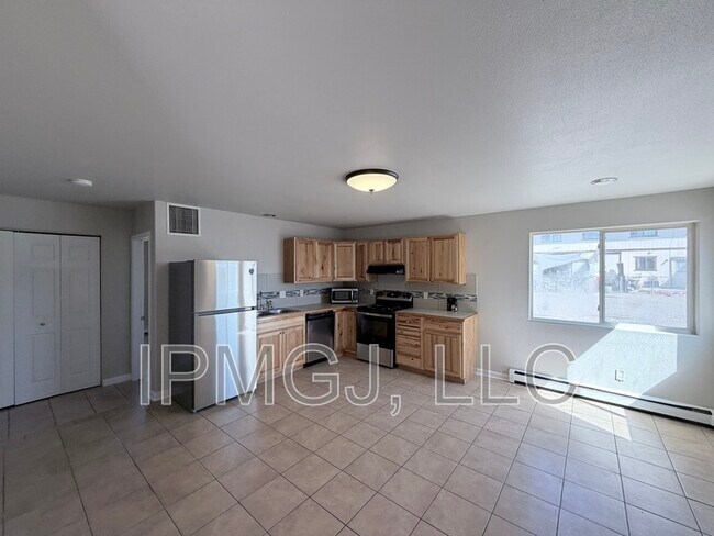 Foto del edificio - 3246.5 Downey Ct