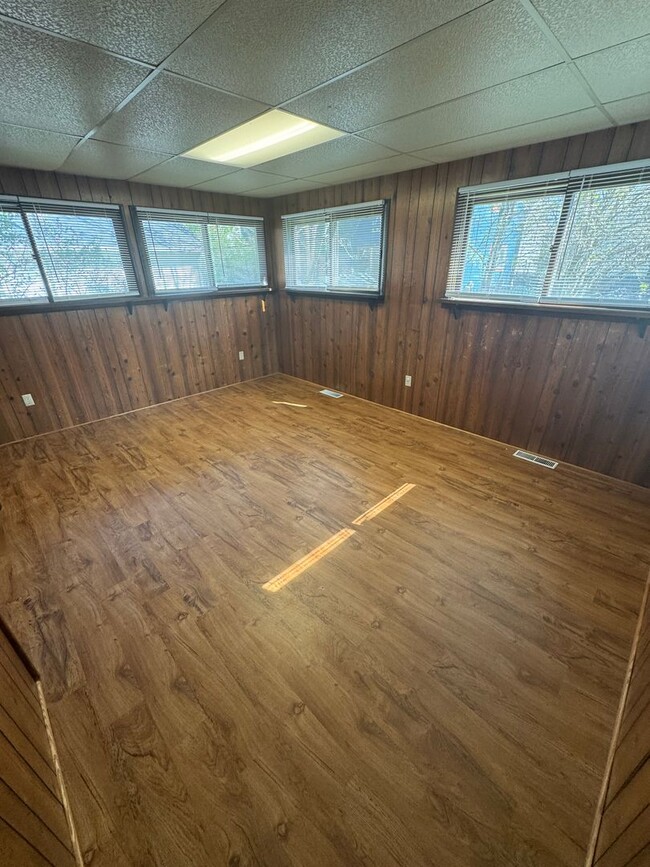 Building Photo - Beautiful 3 Bedroom 1.5 Bathroom Historic ...