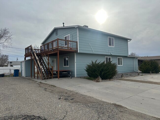 Foto del edificio - 3235 Downey Cir E