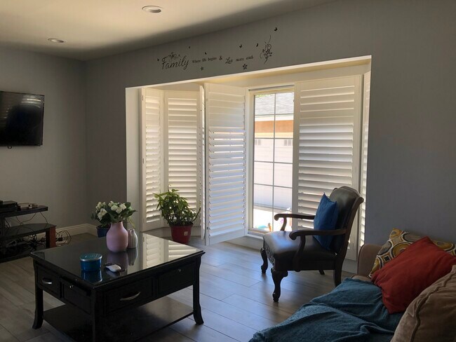 Foto del edificio - 8336 Outland View Dr