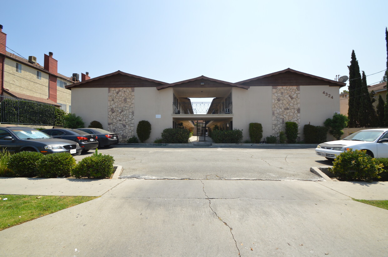 Primary Photo - Walnut Apts