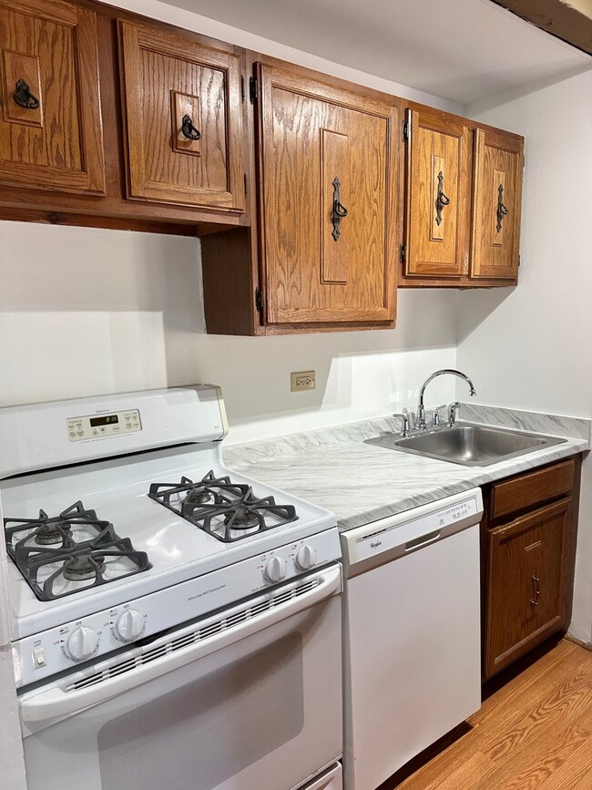 Building Photo - 709 Kenneth Cir