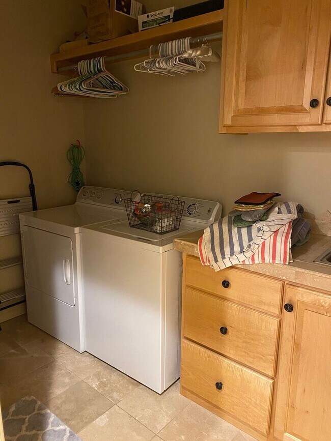 Foto del edificio - Fully furnished rental in downtown Anchorage