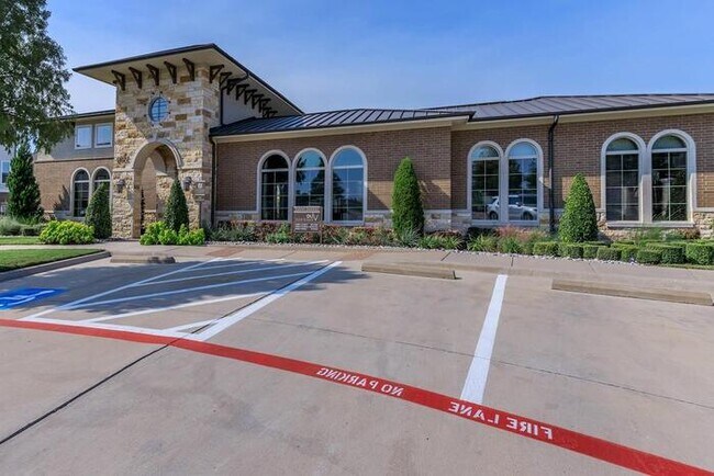 Foto del edificio - 5500 State Hwy 121