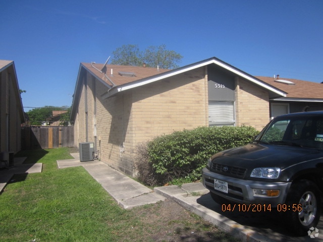 Building Photo - 5515 Lochmoor