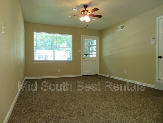 Building Photo - 3670 Royal Wood Ave
