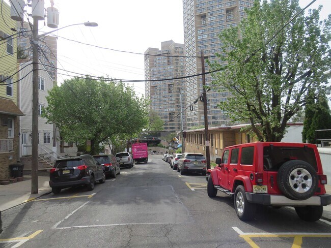 Foto del edificio - 22 69th St