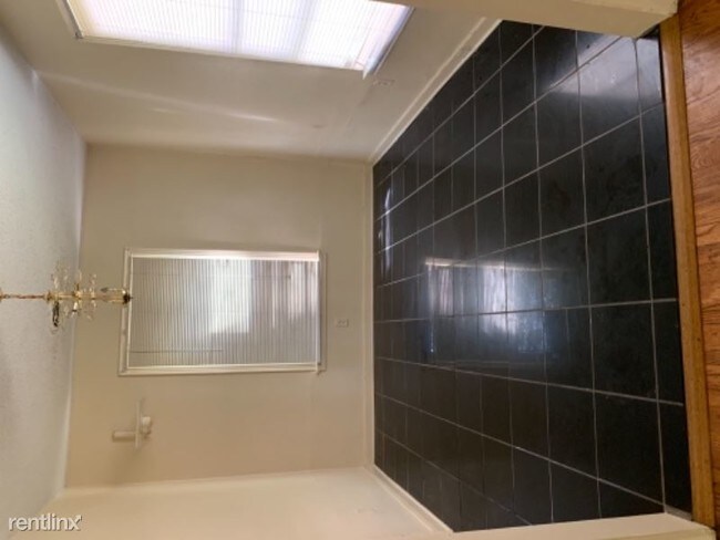 Foto del edificio - 2 br, 1 bath House - 5201 W 31st St