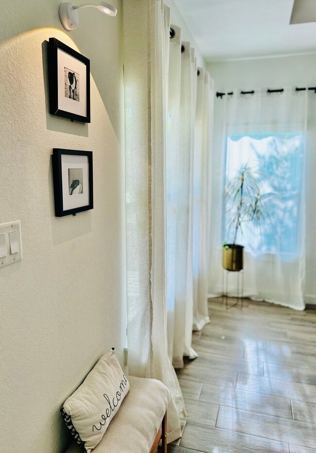 Living Area - 607 Dawson St