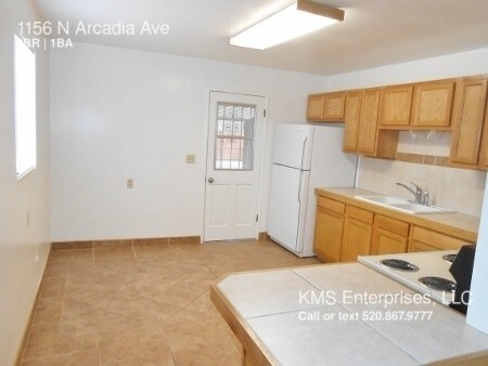 Building Photo - 2 Bedroom 1 Bath - Speedway Blvd & Swan Road