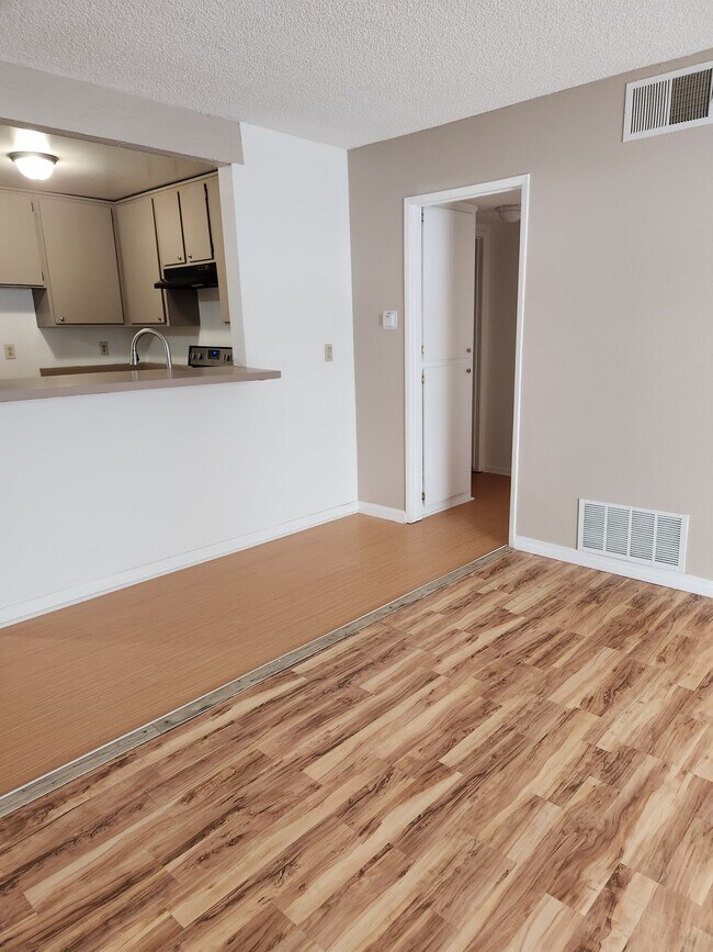 Family Rm & Kitchen - 1300 Saratoga Ave
